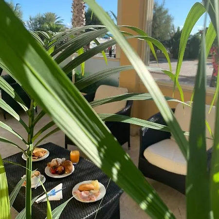 Bahia Hotel 4*